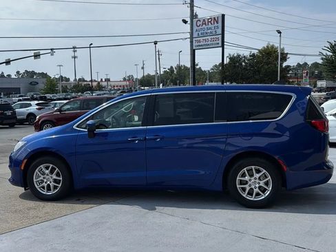 Used 2021 Chrysler Voyager LX image 3