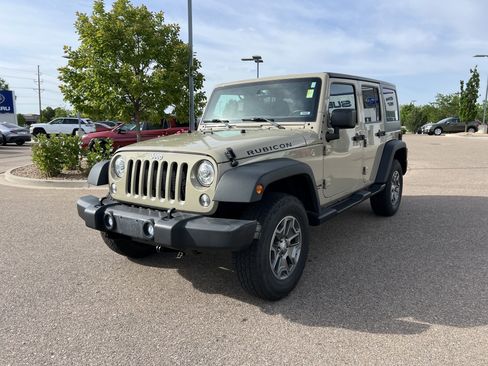 Used 2017 Jeep Wrangler Unlimited Rubicon w/ Connectivity Group AWD/4WD image 13