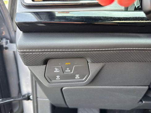 Used 2024 Volkswagen Atlas Cross Sport SE w/ Panoramic Sunroof Package image 16