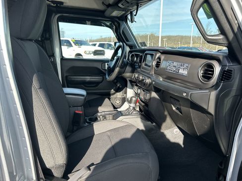 Used 2023 Jeep Gladiator Sport image 14