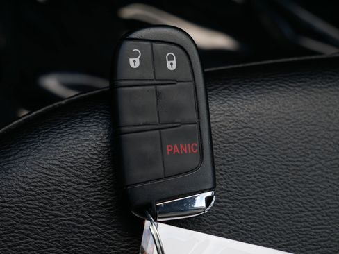 Used 2022 Jeep Compass Latitude image 28