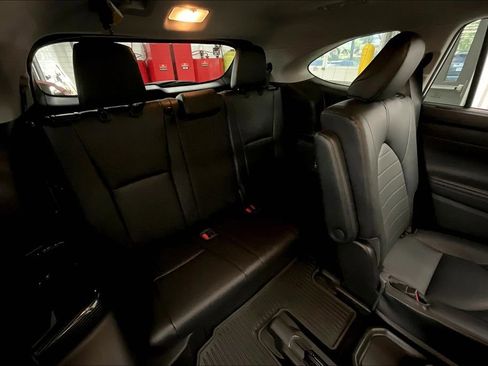 Used 2022 Toyota Highlander XLE image 31