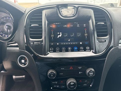 Used 2018 Chrysler 300 S RWD image 19
