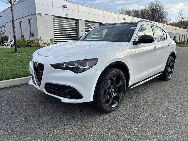 New 2026 Alfa Romeo Stelvio Sprint AWD/4WD image 4