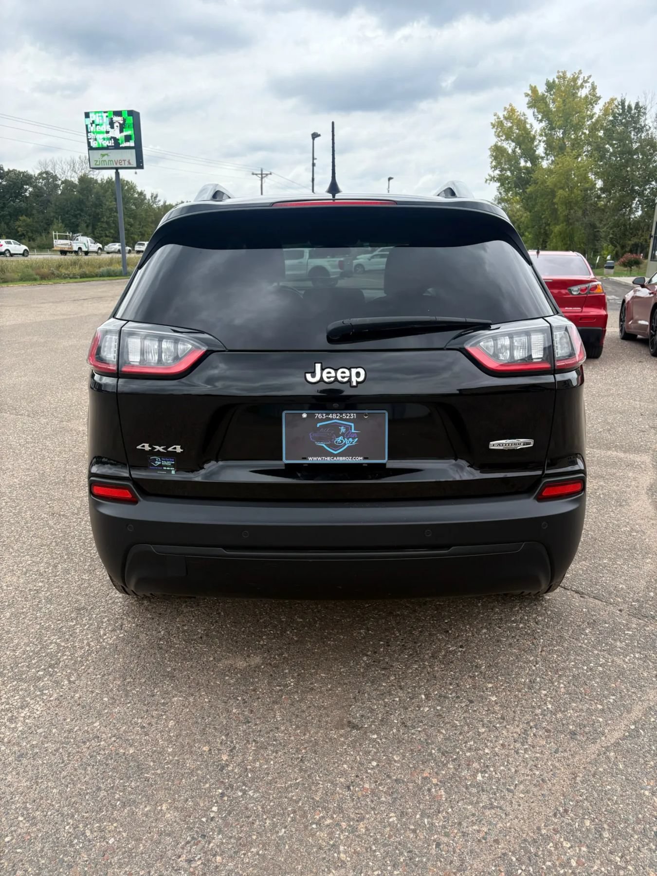 Used 2019 Jeep Cherokee Latitude Plus AWD/4WD image 6