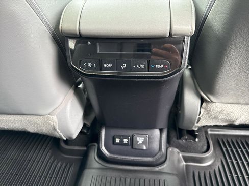 Used 2021 Toyota Highlander Limited AWD/4WD image 30