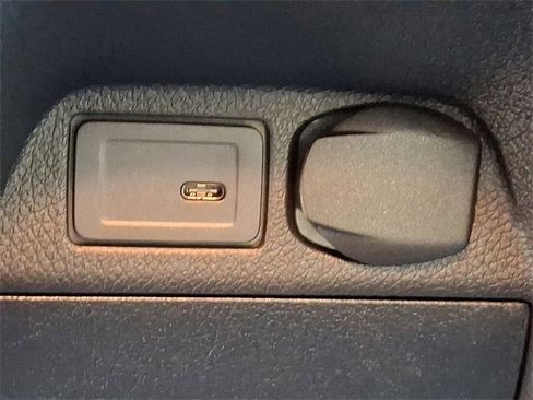 Used 2025 Mercedes-Benz Sprinter 2500 image 25