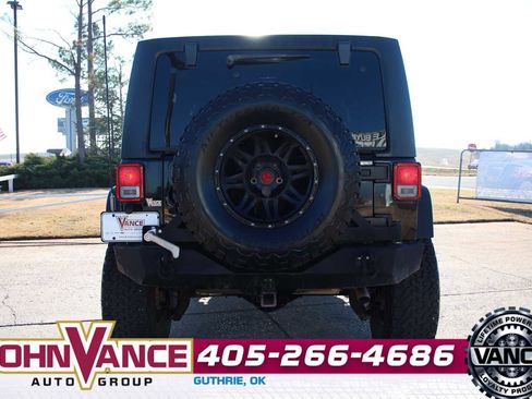 Used 2013 Jeep Wrangler Unlimited Rubicon w/ Connectivity Group image 9