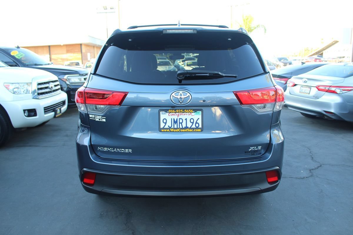 Used 2018 Toyota Highlander XLE w/ Carpet Mat Package (TMS) FWD image 6