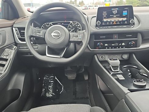 Used 2023 Nissan Rogue SV AWD/4WD image 14