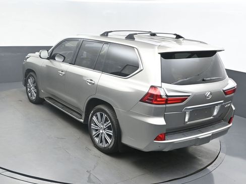 Used 2017 Lexus LX 570 4WD image 37