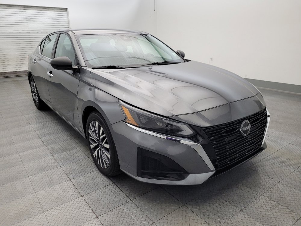 Used 2024 Nissan Altima 2.5 SV FWD image 13