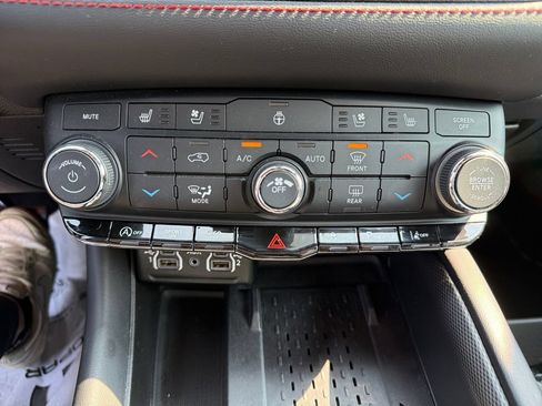 Used 2025 Dodge Durango GT AWD/4WD image 31