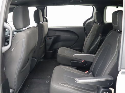 Used 2020 Chrysler Pacifica Touring w/ S Appearance Package image 18