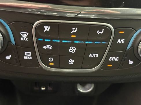 Used 2018 Chevrolet Traverse LT FWD image 29