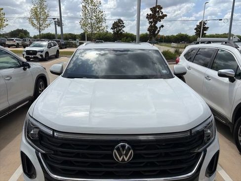 Used 2024 Volkswagen Atlas Cross Sport SE FWD image 8