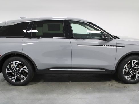 New 2026 Lincoln Nautilus Premier image 10