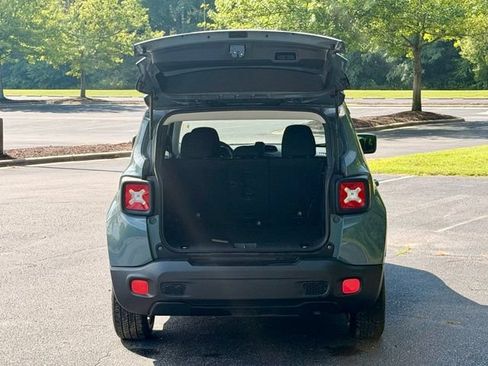 Used 2017 Jeep Renegade Latitude w/ Popular Equipment Group FWD image 17