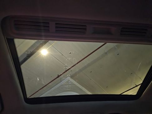 Used 2017 Mercedes-Benz E 400 4MATIC Wagon image 25