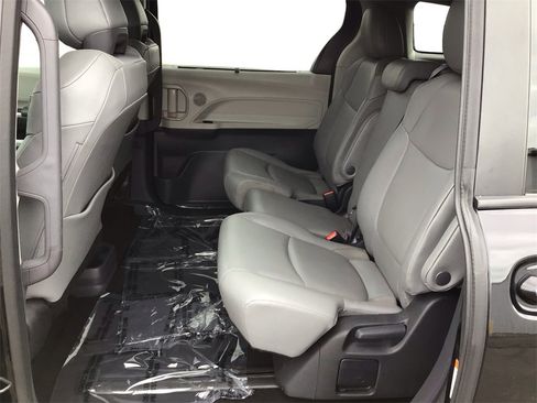 Used 2024 Toyota Sienna XLE image 10