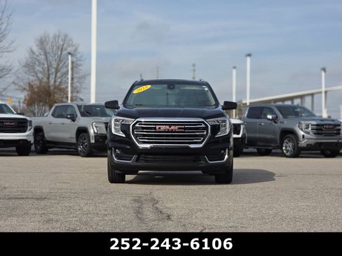 Used 2023 GMC Terrain SLT image 2