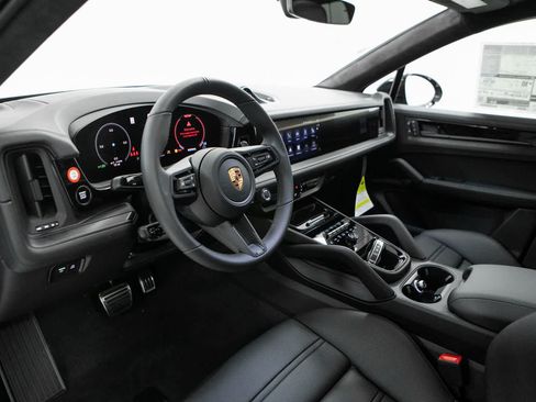 New 2026 Porsche Cayenne GTS AWD/4WD image 4
