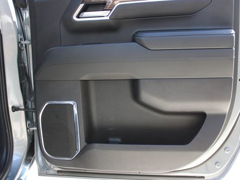 Used 2025 Chevrolet Silverado 1500 LT RWD image 8