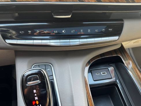 Used 2022 Cadillac Escalade ESV Premium Luxury Platinum AWD/4WD image 34