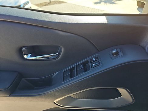 Used 2024 Nissan Frontier SV image 31