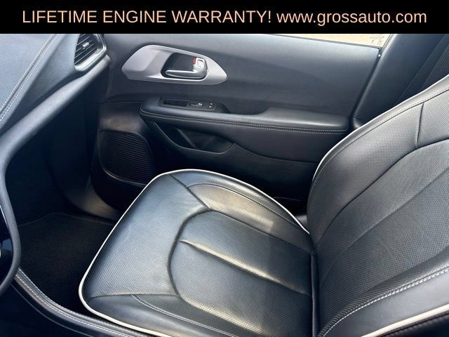 Used 2025 Chrysler Pacifica Limited FWD image 27