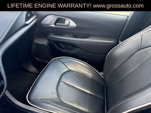 Used 2025 Chrysler Pacifica Limited FWD image 27