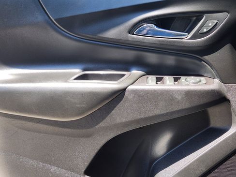 Used 2020 Chevrolet Equinox LT FWD image 19