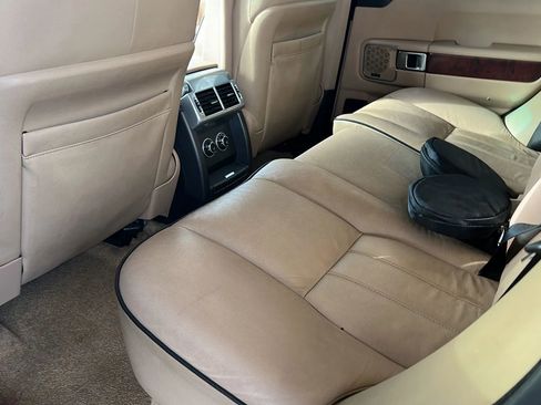 Used 2010 Land Rover Range Rover HSE image 33