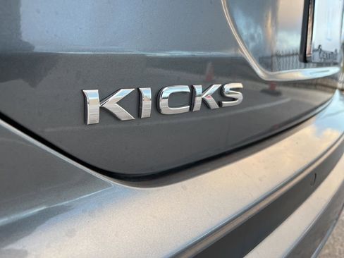 Used 2021 Nissan Kicks S image 8