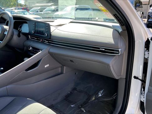 Used 2025 Hyundai Elantra Sport image 15