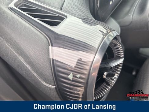Used 2025 Chevrolet Equinox LT FWD image 22