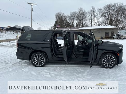 Used 2022 Cadillac Escalade ESV Sport w/ Touring Package image 39