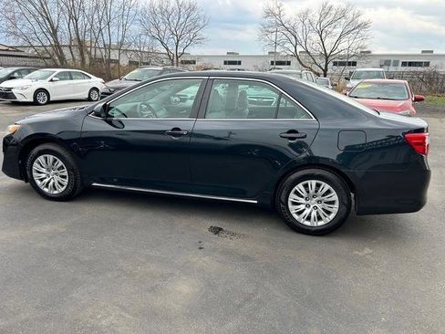Used 2014 Toyota Camry LE image 2