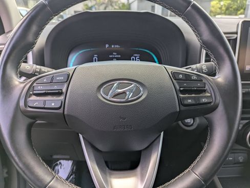 Used 2025 Hyundai Venue SEL FWD image 21