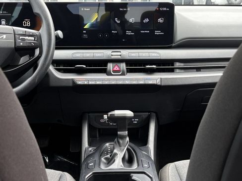 Used 2025 Kia K4 FWD image 17