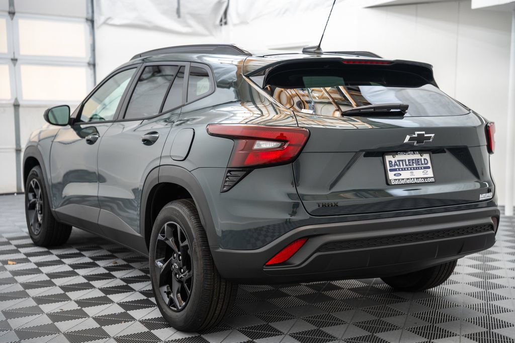 New 2026 Chevrolet Trax LT w/ Sunroof Package FWD image 6