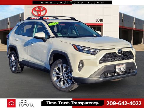 Used 2022 Toyota RAV4 XLE Premium image 1