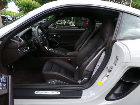 Used 2023 Porsche 718 Cayman GTS RWD image 31