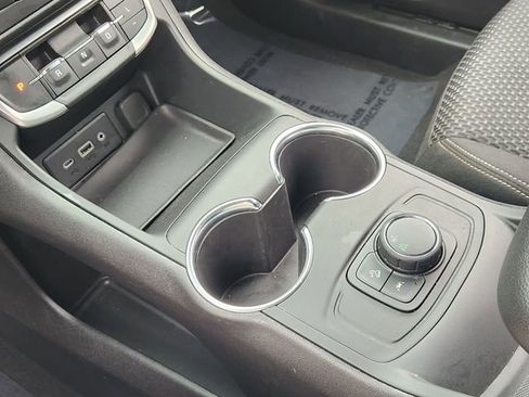 Used 2024 GMC Terrain SLE image 16