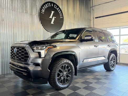 Used 2024 Toyota Sequoia Platinum AWD/4WD image 1