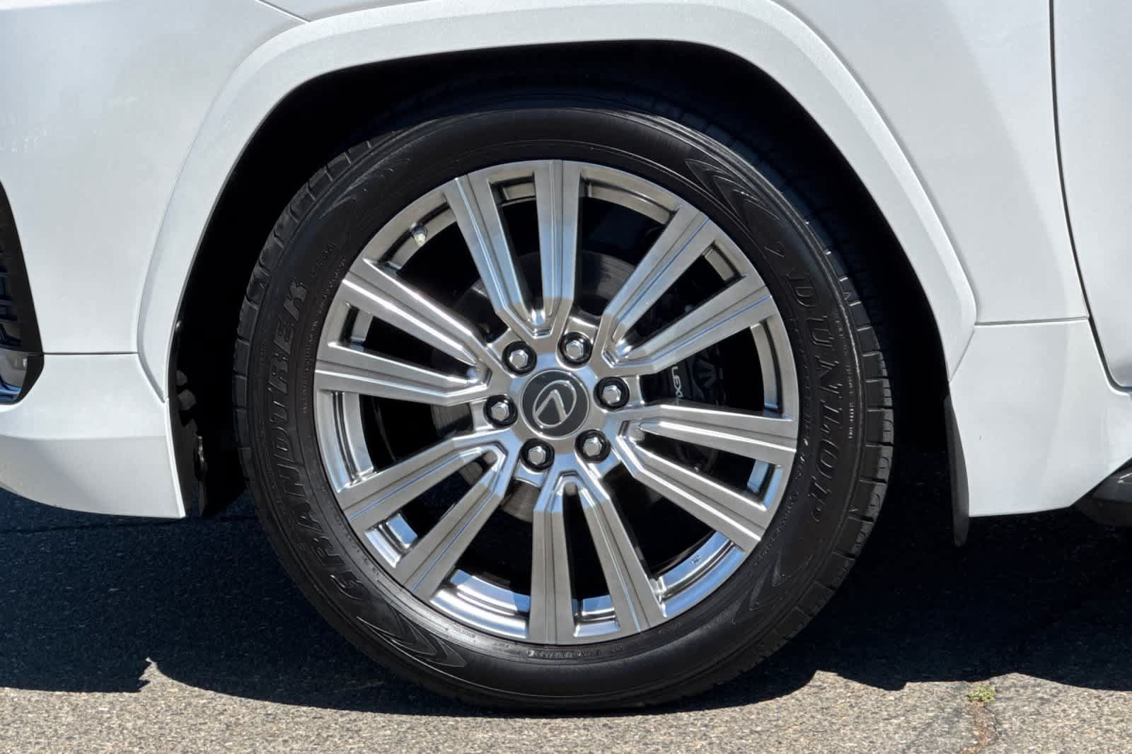 Used 2023 Lexus LX 600 4WD w/ Ultra Luxury Package image 32