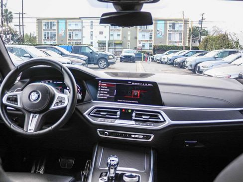 Used 2022 BMW X7 M50i w/ Dynamic Handling Package image 12