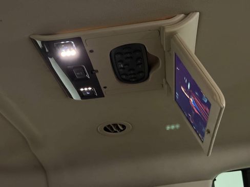 Used 2015 Chevrolet Suburban LTZ RWD image 36
