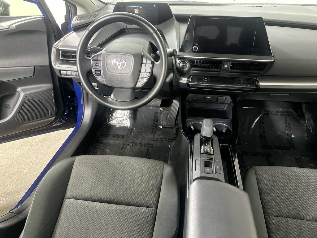 Used 2025 Toyota Prius LE FWD image 17