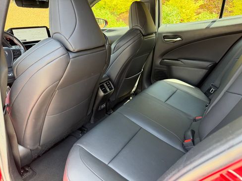 Used 2023 Lexus UX 250h F Sport FWD image 33